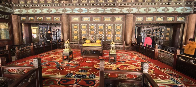 Тронный зал изнутри