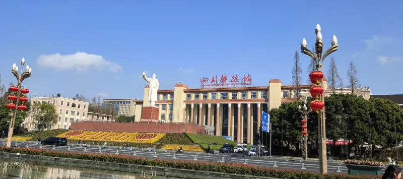 Фигурки в музее Чэнду