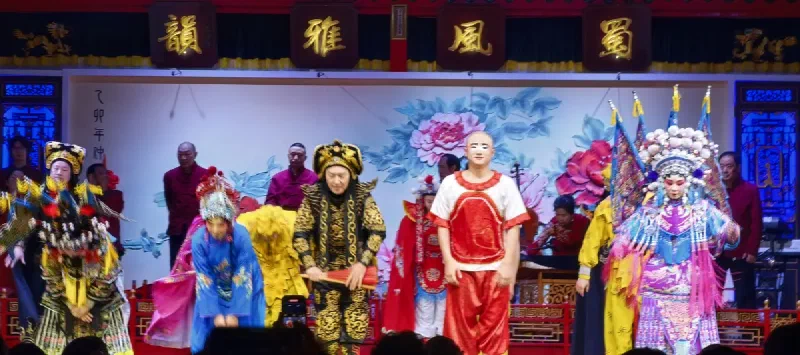 Финал - все артисты на сцене