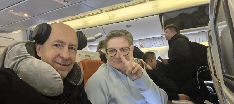 Seat 13G и 13F вместо 27K и 27J. Оказалось — апгрейд в бизнес. Аэрофлот, спасибо