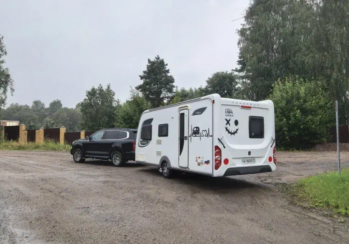 если кто увидит на дороге - не перепутаете :)