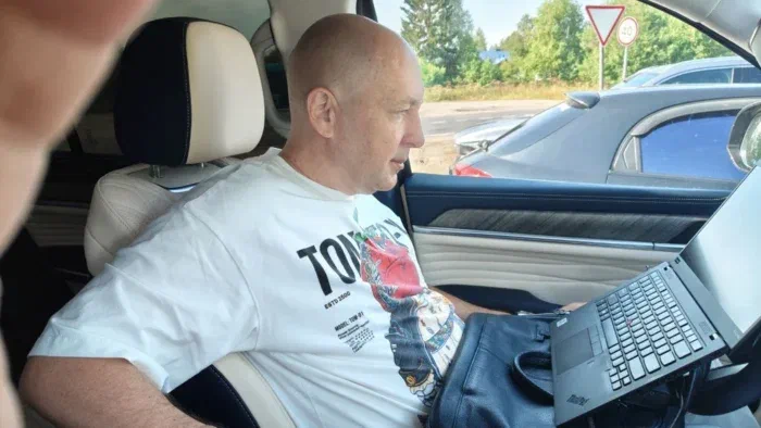 Рабочие моменты присутствуют - по ЭДО что-то подписать, на почту ответить.